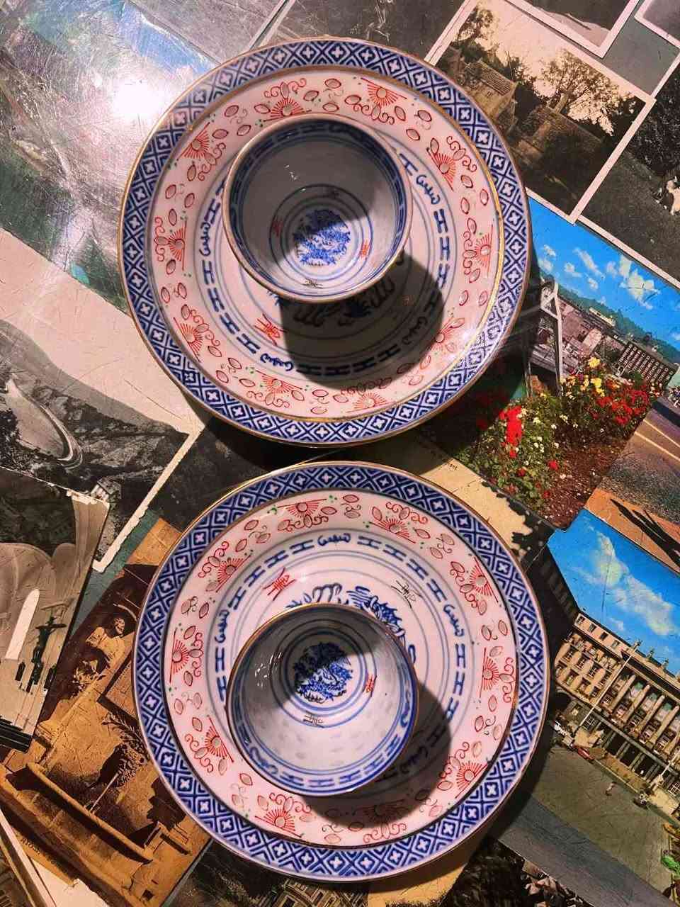 Vintage Rice Eye Set: Blue Dragon Motif
​6-Piece Set:
​2 Coffee cups
​1 Plate (10 cm)
​3 Plates (15 cm)
​Condition Report:
​Two cups and two of the 15 cm plates are in excellent condition.
​The 10 cm plate and the remaining 15 cm plate have a minor chip, as shown in the photos.
​The remaining pieces are in excellent condition with no flaws or defects.
​Please review the photos carefully as they form part of the description.
📦 Shipping Available to all governorates.
✉️ For price and serious inquiries: Please feel free to send a direct message. الاسكندرية, مصر


**إذا كنت صاحب هذا الإعلان وتريد حذفه لأي سبب، رجاءا أرسل رسالة إلى الدعم الفني**