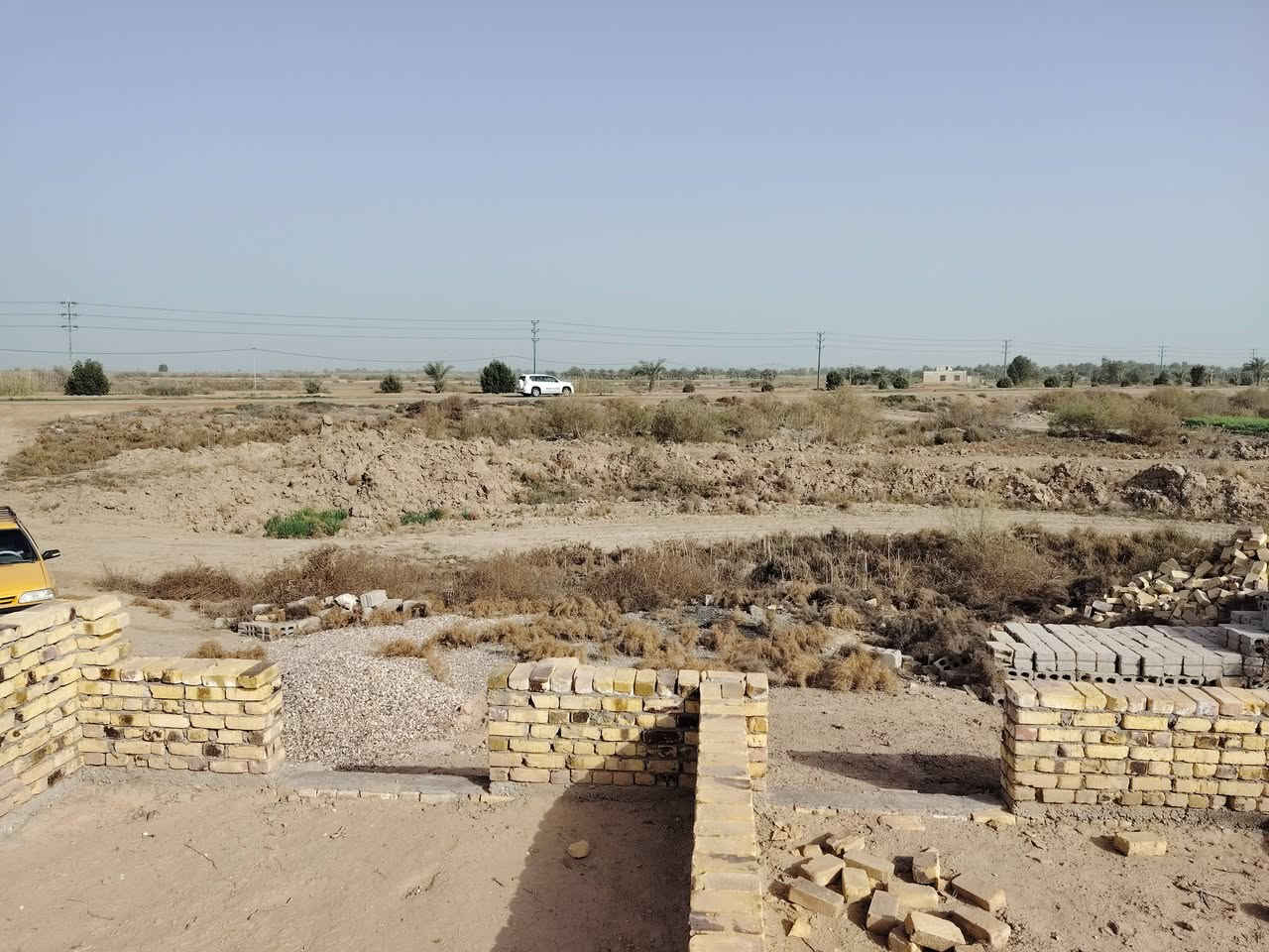 فرصة استثمارية ذهبية - أرض للبيع على الشارع العام 🏗️
​للراغبين بالاستثمار العقاري أو الزراعي المميز، أرض بموقع استراتيجي ومواصفات كاملة:
​📍 الموقع: طريق (دغارة - شومي) - مباشرة على الشارع العام.
📏 المساحة: 6 دونم.
🛣️ البعد: تبعد عن مركز ناحية الدغارة بـ 7 كيلو متر فقط.
​✨ مميزات الأرض:
​بناء جاهز: تحتوي على هيكل بناء حديث.
​الخدمات: متوفر (ماء + كهرباء) واصلة للأرض.
​الموارد المائية: تبعد عن الشط مسافة 1 كيلو، ويوجد بها نهر رسمي (ماء حلو).
​تعدد الاستخدام: الأرض مثالية جداً لإنشاء: 
​مجمع سكني متكامل.
​تقسيمها إلى مزارع نموذجية أو استراحات.
​مشاريع صناعية أو تجارية كبرى.
​📞 للتواصل والاستفسار المباشر من صاحب الأرض:
***********
​ملاحظة: الأرض لقطة وتصلح لكافة المشاريع بسبب موقعها الاستراتيجي على الشارع العام وتوفر الحصة المائية. السعر 20 الدونم وبي مجال
