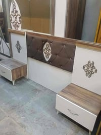 غرفة نوم • سرير • أثاث خشبي