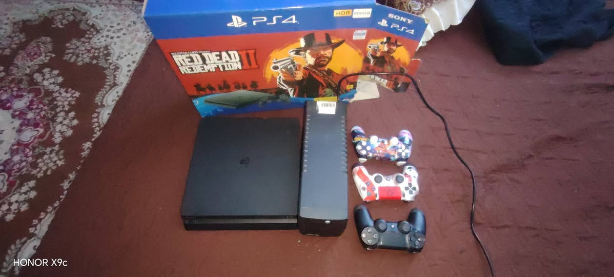 السلام عليكم ps4 ذاكره 500 للبيع 
استخدامه شهرين الجهاز جديد بمعنه الكلمه 
ويا يدات 3 
فيشه HD
شاحنه يدات عدد 2
يو بي اس 
قرص درايفر 
وبي فيفه طوبه
السعر 250 وبي مجال 
مكاني بغداد حي الاعلام
***********
