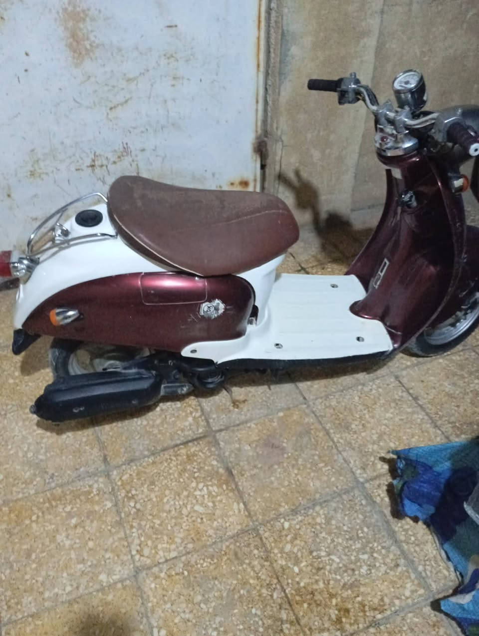 سلام عليكم دراجه للبيع حلوه مرتبه كهربائييات
كلها شغاله مكينه ما ملعوب بيها دراجه حلو مال بيت 
سعر 250وبيها مجال قليل عنوان كربلاء طويريج صيطرت ام الهوه 
‏‪***********‬‏
