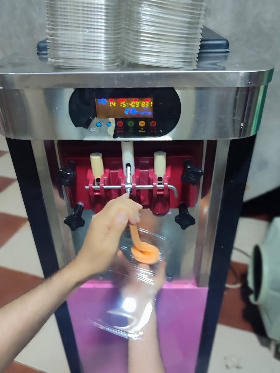 مكائن شغالات بدون تصليح بلاديات وبسعر مناسب للجاد 
***********
