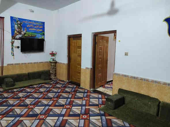 سلام عليكم بيت للبيع مساحه 268 ،
الموقع ديوانيه حي الزهراء شارع 20 شارع المشتل ،
البيت يتكون من ثنين غرف نوم+ غرفه سويت ،صاله
مطبخ حمامات داخل وخارج براني 4في 10 ،كراج كبير مسقف،
للمعلومات اكثر اتصل وتدلل ***********
