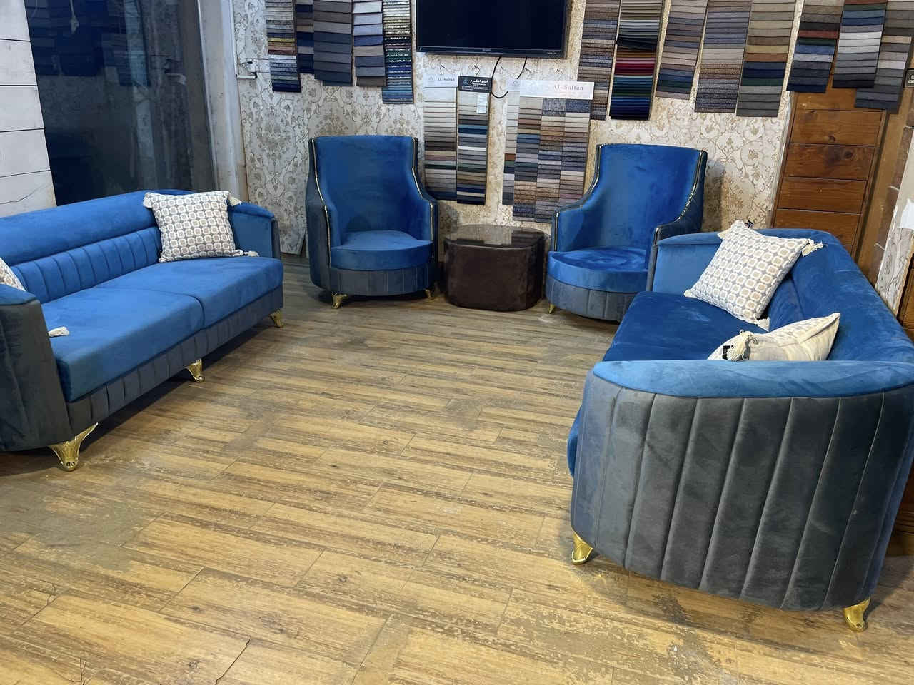 تخم 8 مقاعد للبيع
جديد غير مستخدم
الحريه البستان مقابيل مدرسه سكينه 
***********
واتساب او مراسله الصفحه
