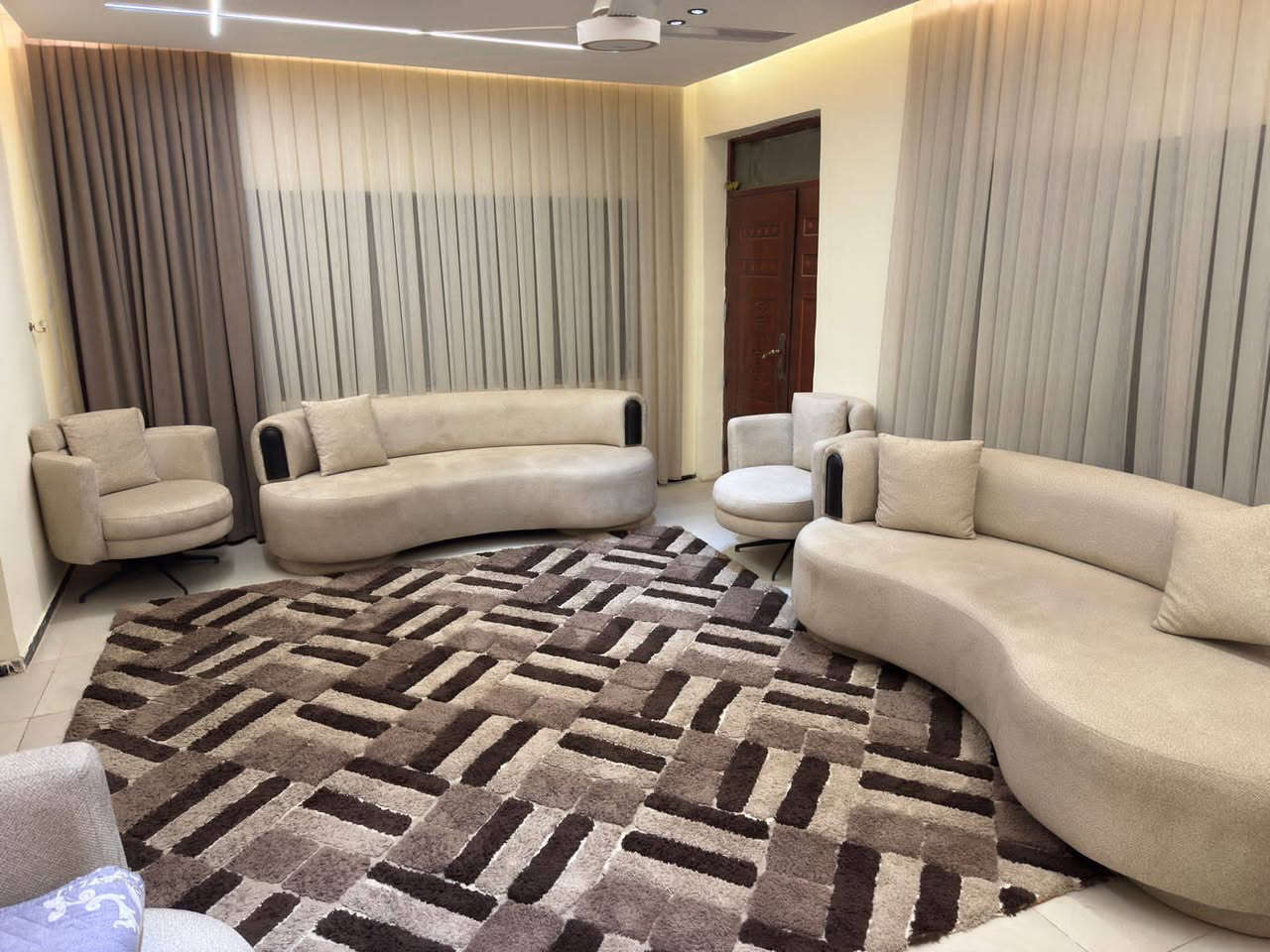 السلام عليكم /قنفات للبيع مستعمله شهر واحد نضيفات جدا للاستفسار الاتصال على الرقم
***********
