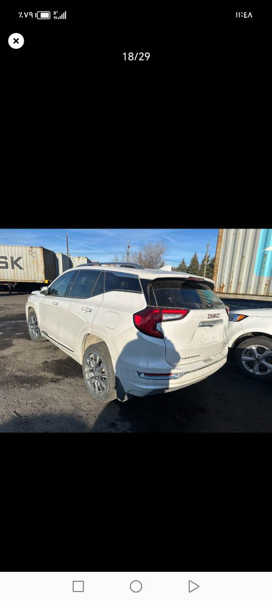 السلام عليكم ورحمة الله وبركاته
تيران 24 دنلي فول 1/1 
ترهم حرة وشهداء 
داخل ابيض بانوراما 
5 كامرات 
كشنات كهربائي / تدفئة تبريد
صندوق كهربائي 
وباقي المواصفات معروفه 
ماشيه 7 الف 
يوم 22 / 2 تدخل دبي 
170$ واصل دبي على وضعها 
176$ واصل بصره على وضعها
 
***********
