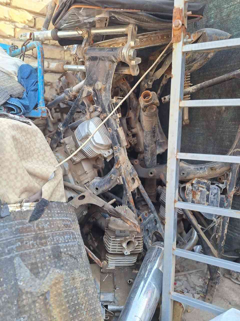 سلام عليكم شاصي 4 كير كلك مكفول للبيع هوه ومحرك شغال السعر 70 كربلاء حي لغدير ***********
