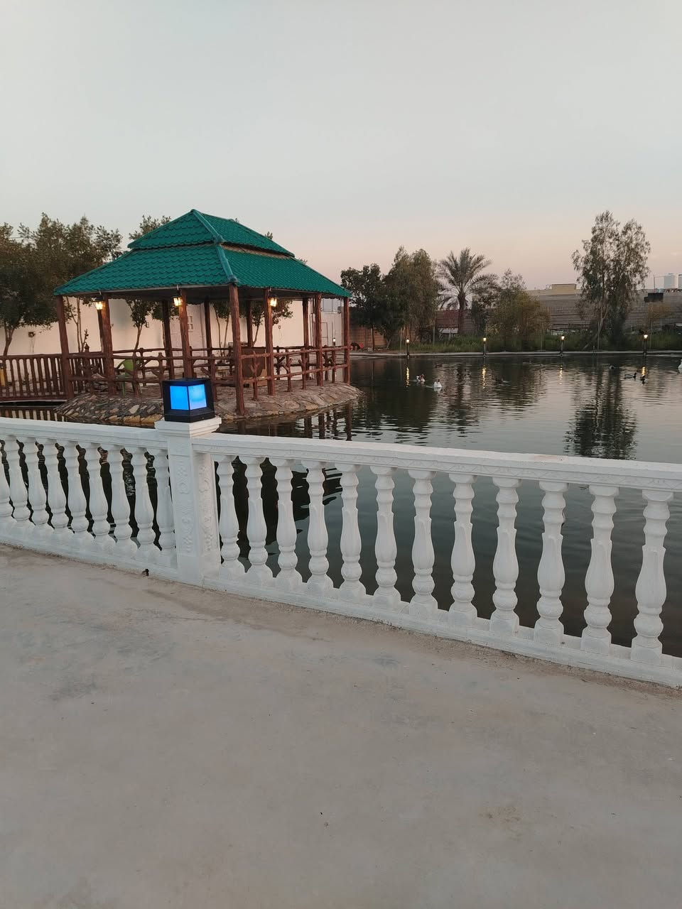 نعمل انواع الشلالات الثابته والمتحركه بحجام الصغيره والكبيره وديكورات للجداريات شوايات محجرات  عرانيص تصاميم حجر تصاميم خشب فطر  ما عليك الى مراسلة الصفحه أختكم أم محمد للتواصل *********** https://www.facebook.com/SHALAL88/
