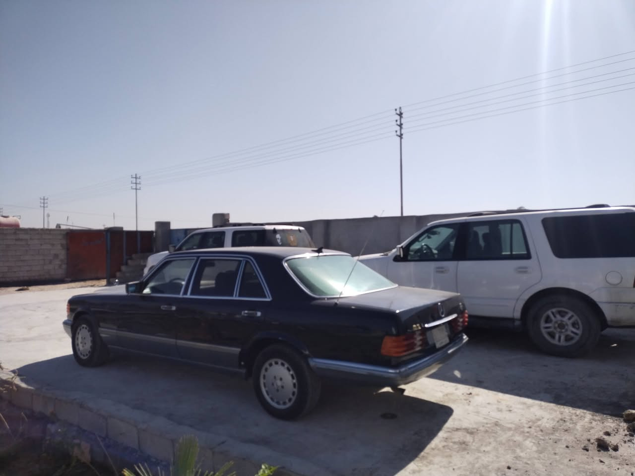 السلام عليكم
للبيع او مراوس 
مارسدس رئاسي 
مكينة كير ياباني ففتي كلش نضيفات 
شرط شلعه و معدل 
صدر امامي خلفي جديد 
تخم تايرات جديد 
باتري جديد 
قواعد الدبل بلاد 
ما بيها خياسات 
السيارة حلوه و نضيفه 
التبريد نقصه راديتر فقط 
بيها مكانات صبغ للجماليه 
شاشة كار بلي 
رقم ديالى مشروع وطني 
سنويه ما صاقطه
مكان السيارة بغداد 
***********
***********
