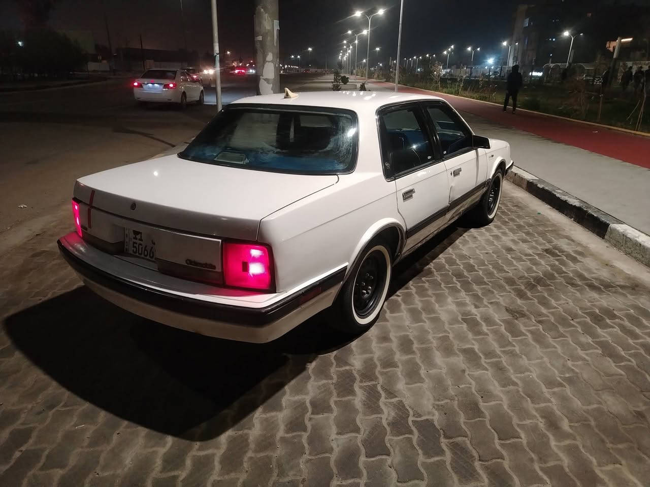 السلام عليكم اولدز مديل تسعين رقم انكليزي راعيه بغداد مكينه حاويه سياره مكفوله من الصبغ الضربه تخم تاير جديد اربع دبلات جدد كهربائيات كله شغاله تبريد بس نقص غاز مكان السياره بصره جزيره السعر ٤٥رقم الهاتف ***********
