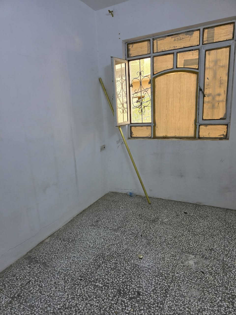 دار للإيجار حي تونس افاق عربيه زراعي 

ثلاث غرف نوم وصاله ومطبخ وحمام منور 
سطح بيتونه طابقين ونص 

جاهز لسكن مكان سياره موجود 

إيجارها ٤٥٠
الاستفسار على رقم بي واتساب 
***********
