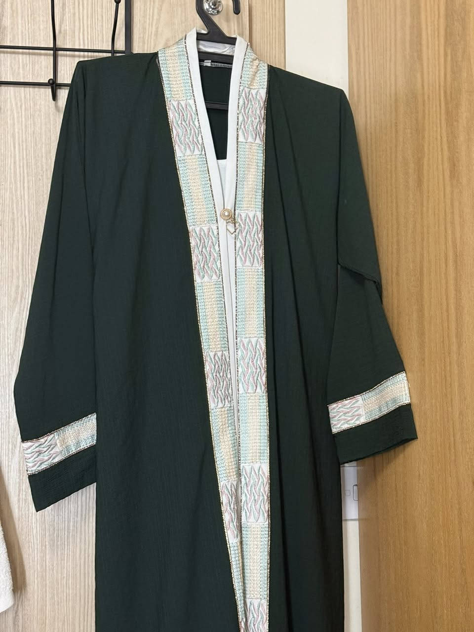 بشت للبيع اقماش من الزين جايبيليا من السعوديه ما ملبوس ولا مره ويا الشال مالته اخضر طوخ (زيتوني)


**إذا كنت صاحب هذا الإعلان وتريد حذفه لأي سبب، رجاءا أرسل رسالة إلى الدعم الفني**