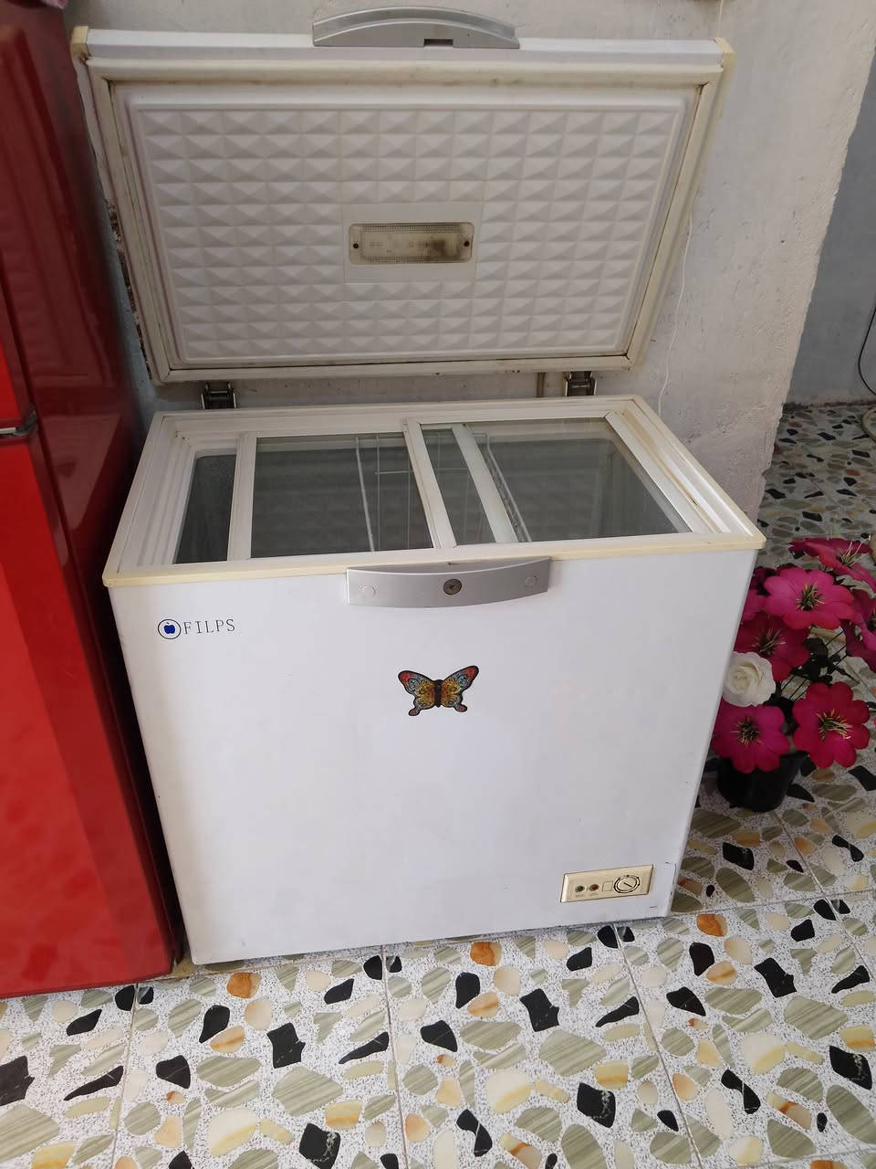 مجمده نظيفه وجديده كما موضح بالصور فجأه صارت ماتبرد ابيعهه علئ وضعها  كول غراضهه موجوده الجام والشبجه والسله قيم باليرضي الله


**إذا كنت صاحب هذا الإعلان وتريد حذفه لأي سبب، رجاءا أرسل رسالة إلى الدعم الفني**