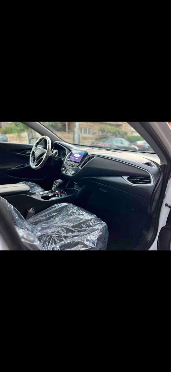 شوفرليت ماليبو
موديل 2023
مواصفات Lt
رقم أربيل الجديد
هزة جديده
سنويه ممنتهيه..... 
 مكينه ١٥٠٠ توربو.. قطعتين تبريد... كشن سائق كهربائي.. شاشه جبيره.... كامره دواره
كشنات مخملي.... كشنات تدفئه... اوتو ستوب... كروز سرعه... تحديد مسار... قياده اليه.... رادارات.... تحكم استيرن... داتا شوب
سياره بدون دواخل... ايرباكات استيرن
بجم كبس... صندوق كبس....
بيها ٤قطع صبغ مع السقف
ابيعها عام.......

سياره موجوده باربيل عينكاوة
شرط تحويل او وكاله

صور حادث مرفق ويا صور 

السعر 129 وبيها مجال

*********** أربيل, العراق
