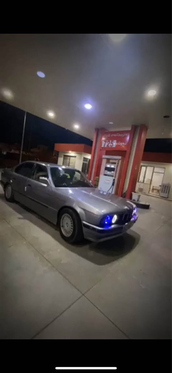 سلاوي خواتان ليي بيت ئةم سةيارة جوانة بؤ فرؤشتنة مةكينة 525كةپسة گير حادي گير و مةكينةي بةشةرتة  مووس و براوة بةشةرتة   تةقةو رةقة بةشةرتة يةك دينار مةسرةفي تيي دانية 
سحري 25وةرةقة   شوين رانية  ژ.م *********** رانية, السليمانية
