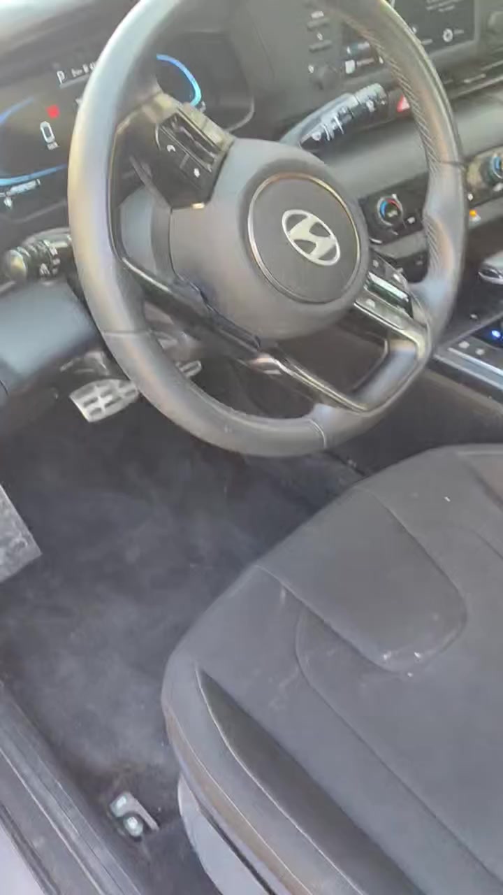 سياره وارد امريكا بيه بس ربع البنيد صبغ كتاب شهداء *********** الموديل 2025السعر 165قفل السياره سبورت
