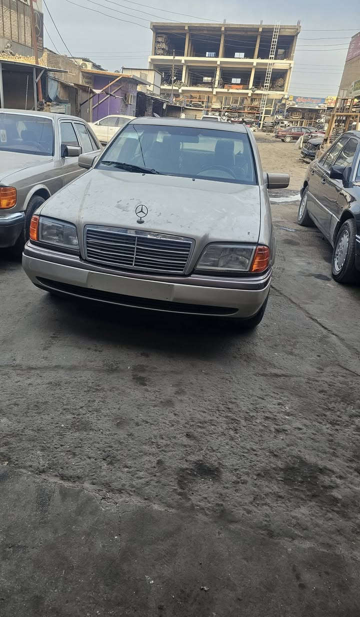 السلام عليكم 
للبيع  مارسيدس  موديل 1996 محرك 6 سلندر  خراطيم 
رقم بغداد  بأسمي  مكاني نجف السعر 55 وبيها مجال اتصال فقط ماارد ع الخاص  ***********
