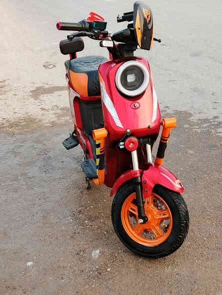 السلام عليكم :
دراجة شحن للبيع 
اكس 900
فول مواصفات 
1ـ 5 بطاريات 
2-لايت لد 
3-لايت زنون 
4-نشرات داخل الدراجة 
5-اشارة يمنى و يسرى 
6- 4 نمر
7- دبلات امامي وخلفي 
8- بريكات دهن امامي وخلفي
9- بك الى الرجوع 
10- شاحنة مع الدراجة 
للاستفسار  (اسيا) (***********)
(اثير)(***********) 
(السعر 600 وبيها مجال  )
(المكان بغداد الدورة ابو دشير 🌷)
