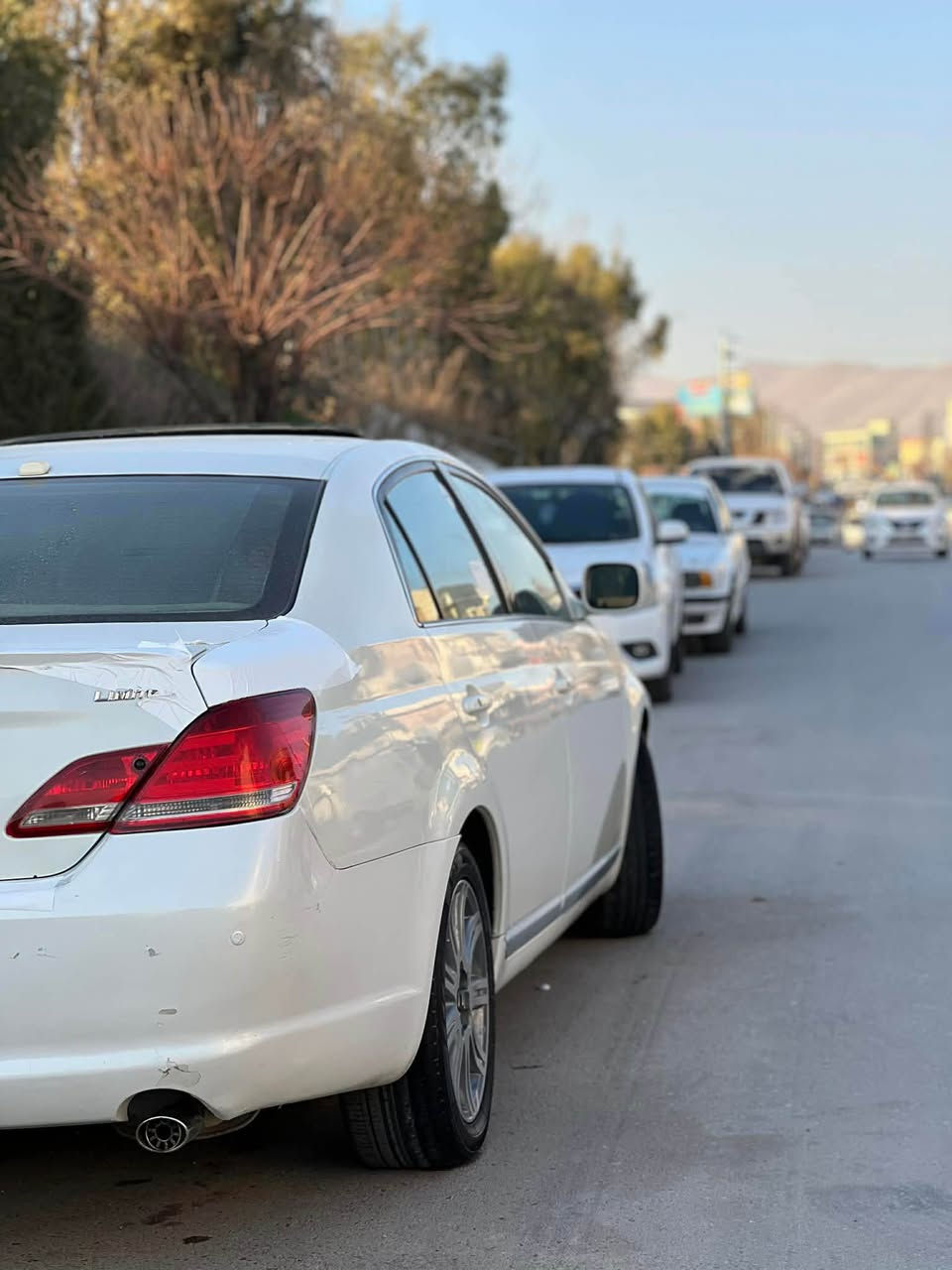 سڵاوی خوای گەورەتان لێبێت
ئەم تاقانەیە بۆ فرۆشتن 
توێتا ئەڤەلۆن بڕاوە
مۆدێل ٢٠٠٨ مانگی 9
ڕەنگی سپی ناو زەرد 
فوول فوول مواسەفات لیمیتید
سڵاید کوشن جڵد کوشن کارەبا و خەزن کوشن سارد و گەرم
بەسمە و پەردە

هەموو گیانی لەسەر دەقی شەریکە ماوەتەوە

 بەشەرتی فەحس

سەیارەکە دووبەی زەمانە یەک دەسە 

کامل مەسرەفی کرەوە دەعامی بۆ دەعامی بەشەرت بۆ مەسرەف مەگەڕێ کامل جاهیزە

سەیارەکە دەعم و لێدراوی نیە  
گێڕ و مەکینە و ئەکسل و شانسی و بۆیاخ بەشەرتی سۆنەرو فیتەر
شوێن سلێمانی
***********
*********** السليمانية, العراق
