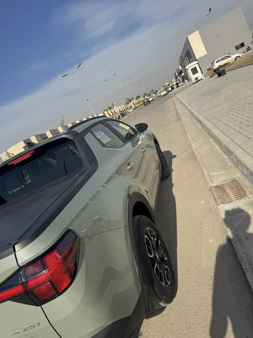 السلام عليكم (للبيع )
سانتاكروز فول مواصفات بدون حادث السياره ماشيه 2000 يعني  زيرو موديل 2023 الاستفسار الاتصال ع هذا الرقم ***********
