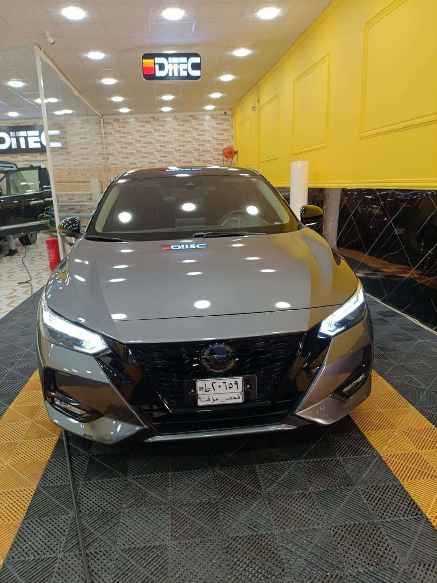 نيسان سنترا SR Midnight 2023
4 سلندر محرك دووووش cc 2000 
‎مواصفات SR 
‎بصمه عدد(2)
‎بلوتوث + aux + carplay + Android Auto
‎ثلاث وضعيات قيادة  Sport -Eco - Normal
‎كير أوتو 
‎تبريد منفصل 
‎مثبت سرعه 
‎نظام ABS
‎مانع انزلاق
‎حساس أطارات 
‎بك لايت ليد
‎شاشه كبيره
‎كامره دواره
‎كشافات امامي
‎شاشه اعطال
‎كشنات مخمل
‎رادار 360 درجة
‎رادار نقط العمياء
‎رادار الخطوط البيضاء خروج عن المسار
‎ئوتو بريك امامي وخلفي
‎ويلات السيارة اسود رياضي
Led +  زينون
‎فول تحكم ستيرن
‎تشغيل عن بعد  
ماشية (( 27 الف كم ))
        بدوووون حادث // تقرير غرق مأشر للدوسة فقط// تعمل وتسير من امريكا //
السيارة مكفولة شرط الفحص  
رقم ((بصرة))باسمي

***********
