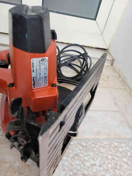 منشار قرصي ماركة هلتي الالمانية كهربائي حجم القرص ١٦٥ ملم ١٢٠٠ واط عزم قوي للبيع الشراي يراسلني او يتصل واتسب*********** توصيل موجود لكافة المحافظات
