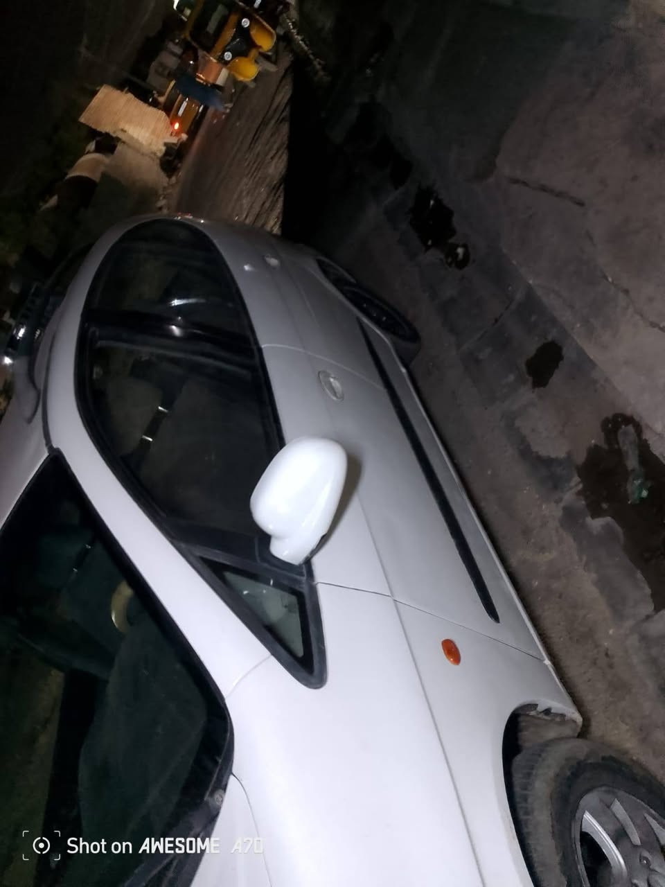 من رخصه مدير الكروب المحترم موديل 2001  مكينه وكير خير من الله رقم بغداد انكليزي سياره بلادي العنوان بغداد مدينه الصدر شارع الفلاح هزه جديدة  سنويه جديده صبغ في الجاملغ الايمن فقط سيارة نظيفه الاستفسار على الرقم ***********
