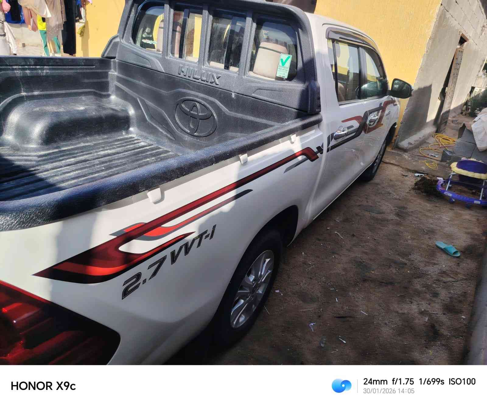 السلام عليكم هيلوكس موديل 2021 اوتماتيك مكفولة من كلشيء بيها بارد قليل باحد البيبان موقع السيارة البصرة الشعيبة رقم صاحب السيارة ***********
