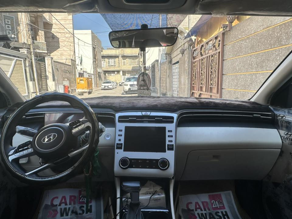 توسان 2024 خليجي للبيع 
نص فول بصمة تشغيل وابواب وباقي المواصفات المعروفة 
ماشية 47 الف كيلو بيها فقط بارد بالصندوك على كد 4 اصابع ورصعتين وسونار موجود بالمنشور رايدها 220 وبيها مجال 
مكان السيارة بغداد المشتل
للاستفسار / ***********
