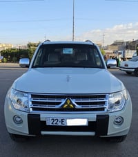 باجيرو 2011 كفالة عامة حبتور لون ابيض صدفي ماشية 87 الف كم جرس بال120 ...