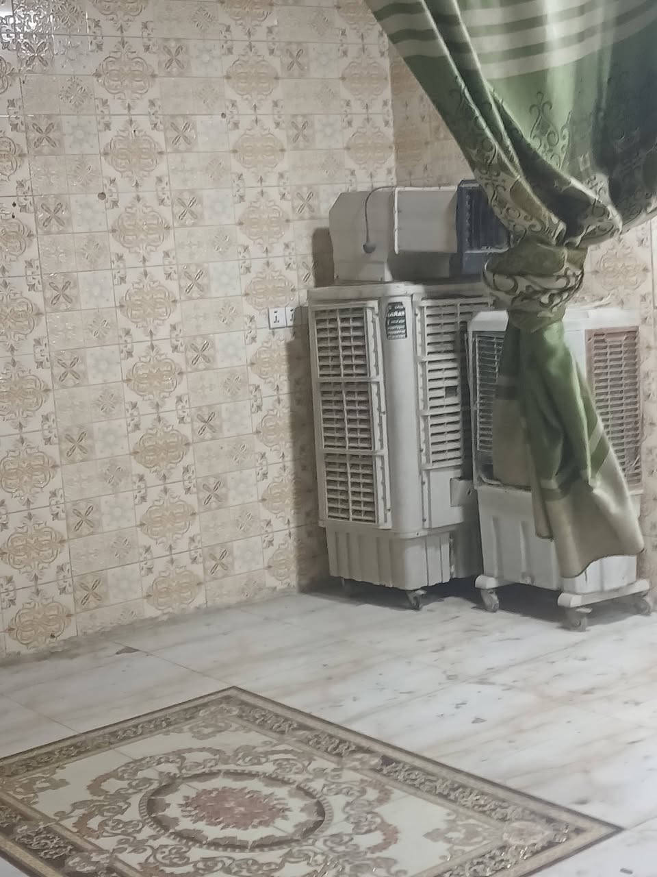 شقه للايجار
البلديات شارع الكهاوي قرب ابو حيدر المعالج 
للاستفسار ***********
