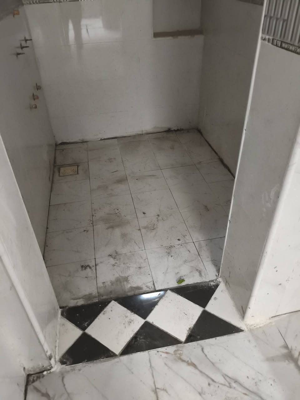 سلام عليكم خلفه سيراميك متفرغ شغل دره أوله ايراني واتساب تصال***********
