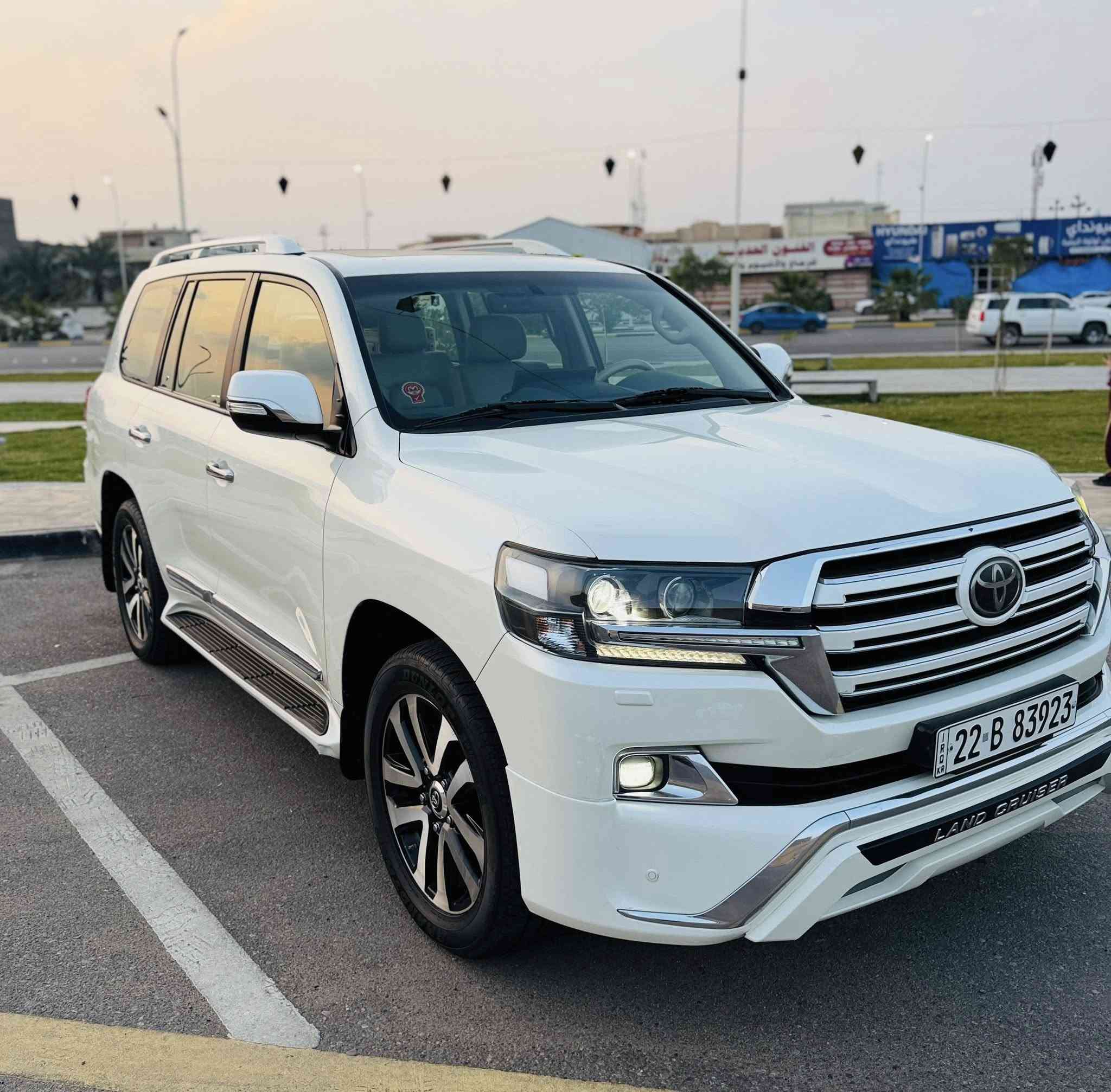 لاندكروز 2018  gxr
رقم أربيل ماشيه 120. الف 
محرك 8 سلندر  
مكفول عدا بارد 1
نضيفه جدا  وبدون اي نقص
محرك كير ككهربائيات مكفوله
تشغيل عن بعد 8 ايرباك كشن 3 دكم فتحه سقف السعر475 بيه مجال 
لاستفسار ***********
مكانها بصره
