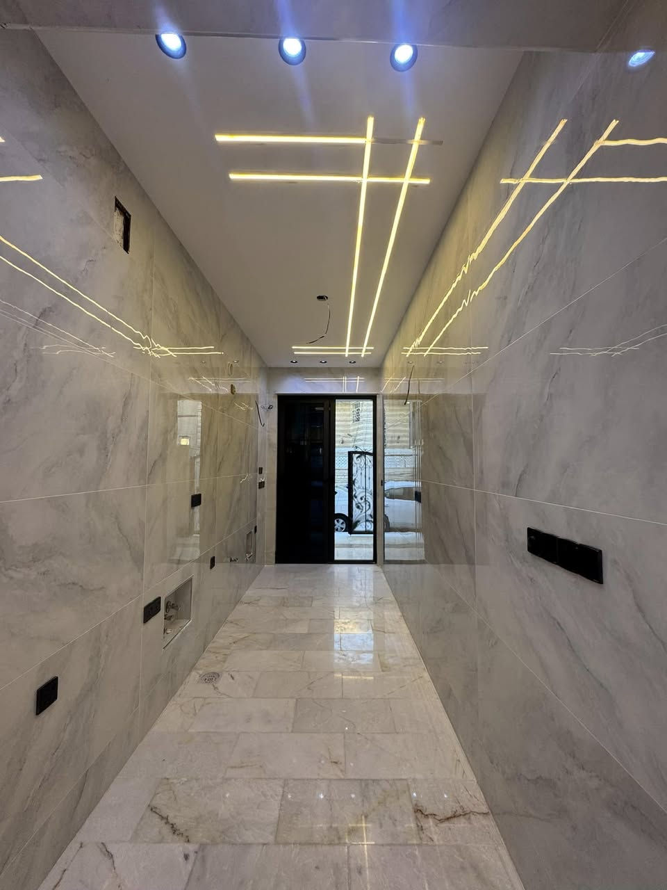 � للبيع حصراً لدى شركة عماد الاستقرار للمقاولات والتطوير العقاري🏠 
📍 الموقع: بغداد – السيدية – مربع التصنيع
 ✳️ دار سكني راقٍ بمواصفات متميزة
 ✳️بمساحة 110 متر  واجهة 5.50 متر وبنزال 20 متر 
‼️الدار يتميز بـ:• بناء مودرن بأحدث التفاصيل المعمارية
• 4 غرف نوم “سويت”
• هول حولي واسع + استقبال أنيق
• واجهة مرمر بتصميم هندسي مميز
• أرضية مرمر فخم
• ديكورات داخلية متكاملة
• ألمنيوم تركي الصنع (سلايد ومفصلي)• تنفيذ دقيق بمعايير هندسية عالية
✨ الدار جاهز للسكن الفوري ✨

🏠لمعرفة السعر ارسل كلمة "الاستقرار" برسالة على الخاص ويصلك الرد فورا
📞 للاستفسار والتواصل:
• أبو علي الجنابي: ***********
• علي الجنابي: ***********
📍 موقعنا: السيدية – شارع الضباط – قرب دائرة الكهرباء الاستقرار… ثقة تُبنى … خبرة متطورة

  #شركة_عماد_الاستقرار_للمقاولات_والتطوير_العقاري #عقارات #عقارات_السيدية #العراق #عقار  #عقارات_بغداد #عقارات_الكرخ #عقارات_السيدية_الجادرية_العرصات_الكرادة_زيونة_شارع_فلسطين
