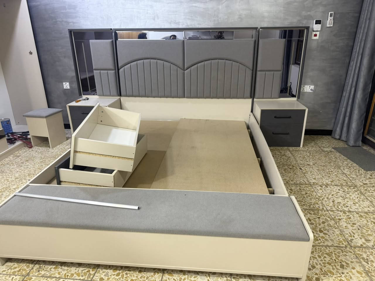 غرفه تركيه 10 قطع مودرن فوول نضافه استخدام سبوع 
العنوان بعقوبه گاطون الرازي مجاور ملعب الرازي 
***********
يوجد نضام مراوس 
يوجد شد ونقل جميع المحافظات
