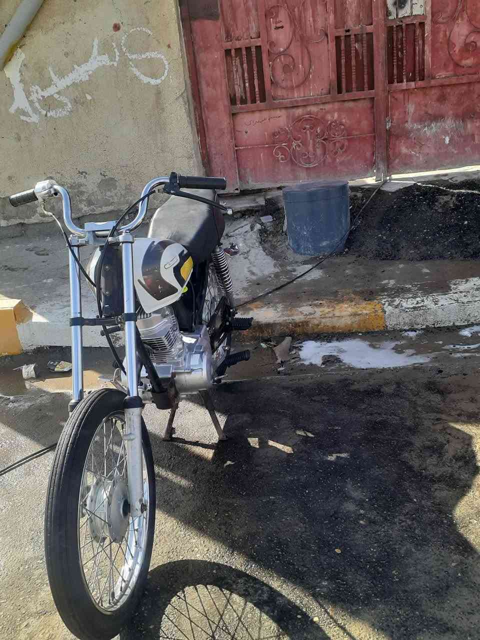 سلام عليكم
دراجه للبيع نامه شلامجه  محرك 25  
مكاني سوك الشيوخ الفضليه***********
