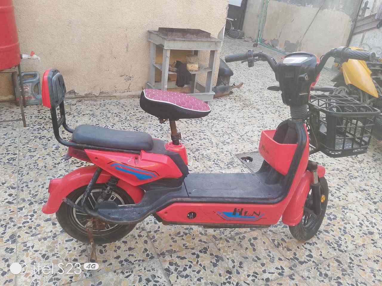 حبايب قلبي الدراجه مثل مابصوره ويمكن بعد انضف الدراجه كلشي شغال بيه بطاريات كفاله  السعر 200 العنوان حي الاصدقاء قرب شارع بغداد ***********
