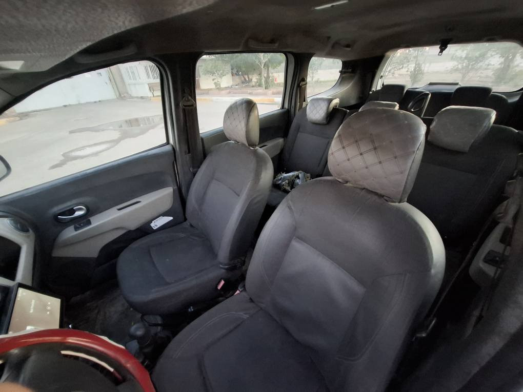 السلام عليكم رينو موديل ٢٠١٤ كير عادي سبعه راكب تبريد ثلج كهربائيات كلهه تشتغل داخل نظيف صدر امامي وخلفي ممتاز تخم تاير نظيف جاهزه بدون نقص سونر مرفق بالصور مكانها بغداد الدوره ابو دشير هاتف *********** سعرها ٦٤ وبيها مجال ان شاء الله تعالى بغداد, العراق
