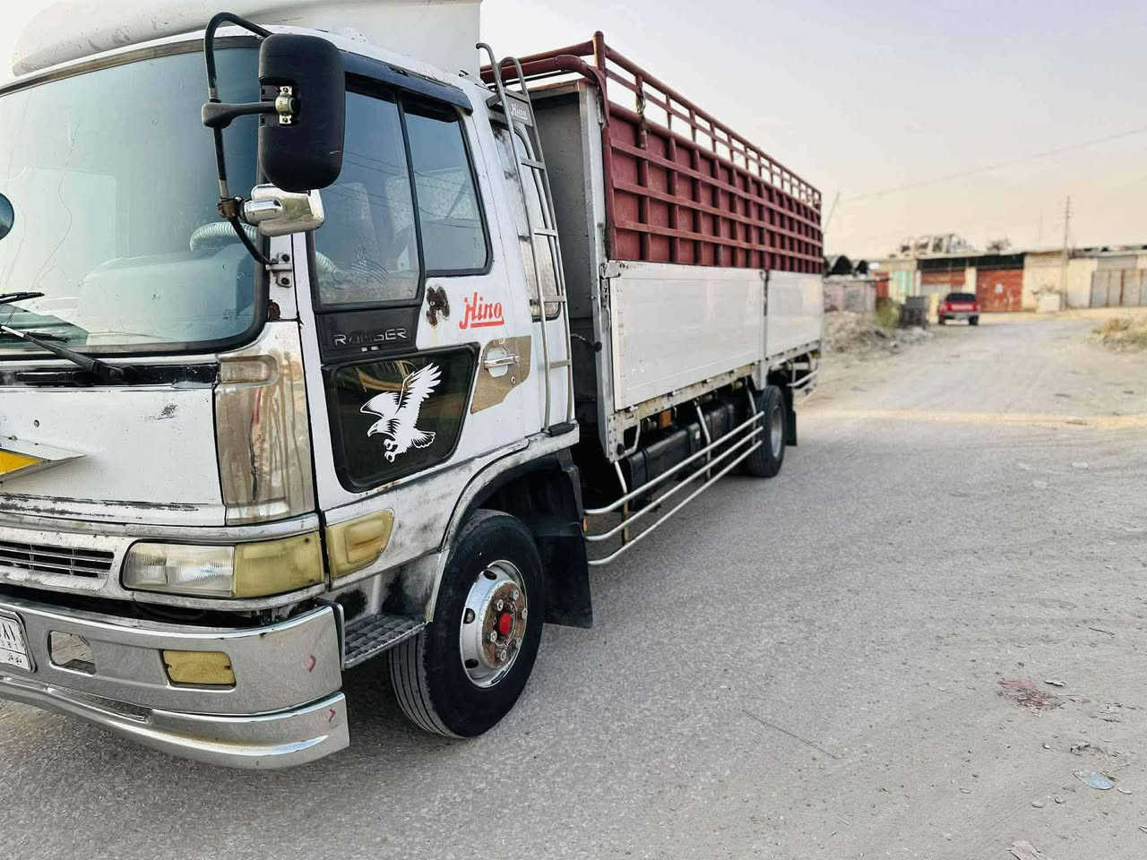 هينو طيرة موديل 94سنويه لغاية ٢٠٢٩
طول 6وربع بخار بدون تنقيص سيارة جاهزة من كلشي 
عنوان بابل قضاء القاسم الاتصال/***********
