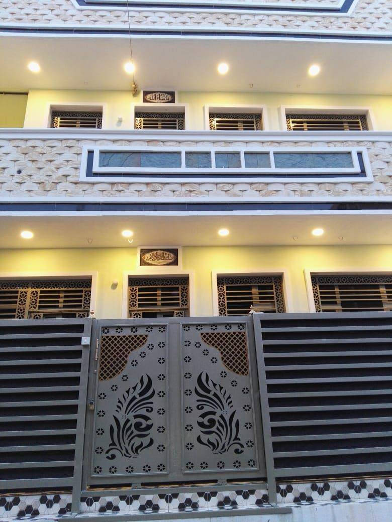 غرفة نوم + صالة + مطبخ + خدمات + سطح+ بالكونه.
#معزول ماء،كهرباء و مجاري.
درج خارجي مرمر.
بناء حديث جديد.
داخل خارج مرمر.
ماطور ماء 
سخان 
خط سحب 
خط نت
المساحه ٧٥ متر .
((عائلة صغيرة)) .
الدورة المهدية الثانية قرب متنزه الجمهورية. 
للتواصل #واتس اب
 هاتف  ***********
