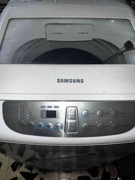 غسالة سامسونج أوتوماتيكية فتحة علوية اصلي 12 كيلو 
استعمال نظيف وشغالة 100٪ بدون أي مشاكل.

تغسل كلشي ومناسبة للعائلة، بيها 5 مستويات ماء وتقدرين تختارين الحرارة حسب الحاجة:

‏• Hot غسيل ساخن

‏• Cold غسيل بارد

‏• Air Turbo تنشيف هواء إضافي

بيها كل برامج الغسيل الضرورية:

‏• Fuzzy غسيل ذكي

‏• Quick سريع

‏• Delicate ملابس رقيقة

‏• Blanket بطانية

‏• Jeans جينز

‏• Eco Tub Clean تنظيف الحو

وعليها أزرار كاملة:

‏• Wash غسيل

‏• Rinse شطف

‏• Spin دوران

‏• Water Level مستوى الماء

‏• Temp/Option اختيار درجة الحرارة

• زر Power تشغيل

• زر Start/Pause تشغيل/توقف

غسالة قوية، عملية

للراغبين السعر 180 وبية مجال ***********
بغداد الحرية
