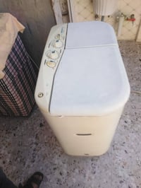 غساله شرط نضيف بيلادي  السعر 40 بي مجال 07705125435