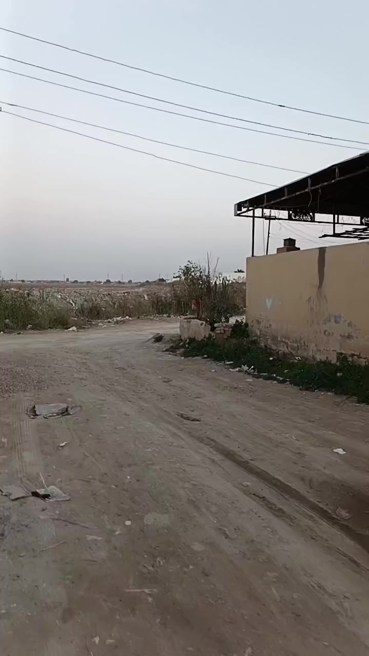 يا ألله 
بيت للبيع الوجه ٦ ونزال ٢٢ 
غرفه وصاله واستقبال ومطبخ وصحيات عدد ٢ وكراج
والارضيه سيراميك 
الموقع مثل ما موضح بالمقطع 
قرب الشارع العام منطقة الجشعم
مقابل التوزيع الجديد من جهة الجامعه 
يعني مستقبل الموقع معروف 
مع العلم مسقف سندوج 
للأستفسار أكثر 
مراجعة مكتب دار السلام
 بحي الموظفين
 او الاتصال 
ابو حيدر 
***********
***********
ابو حوراء 
***********
***********
