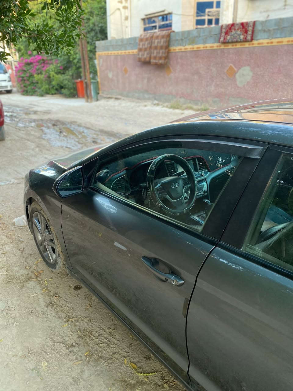 النترا 17 أمريكي حادثها جاملغ سايق مطخوخ صورها من جانت ب امريكا عندي السياره ما بيها قطره صبغ ولا بارد كير ومكينه خير من الله السياره كلها ليبل واحد مكانها بغداد ابي غريب رقم بس واتساب *********** 

(110$)
