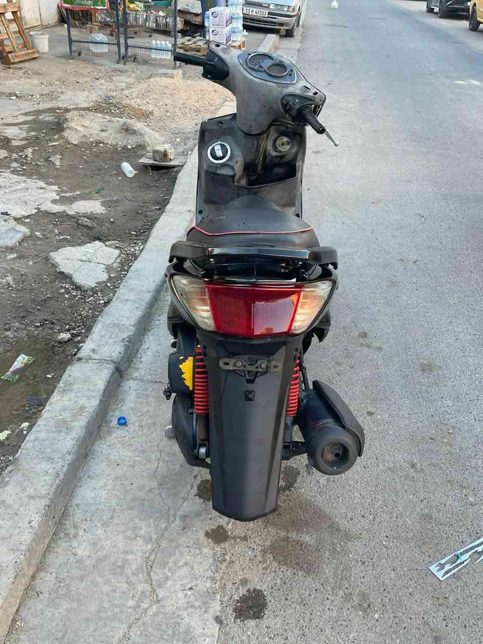 سكنس فحل نوزل ياباني قبق نفخ خطين  ستاند كهربائي دراجه  نضيفه مكفوله من كلشي فقط شاشه السرعه واكفه وشخوط خفيفه كلش بالكڤر الصفح سرعه معدل نكره سلڤ بكل وقت تعاي يمي افحص وشوف السعر 750الف وبيها مجال بسيط 
المكان بغداد الكراده 
رقم التلفون : *********** بغداد, العراق
