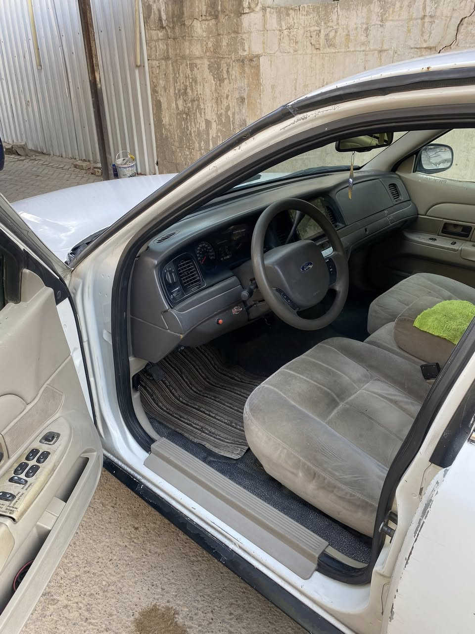 سلام عليكم فورد فكتوريا للبيع مديل ٢٠٠٧ توحيل ثاني يوم كير محرك اكسل  صدر امامي خلفي كله كفاله باتري جديد تبريد قطعتين كشن كهربائي شاشه 
سياره جاهزه للاخير 
مكاني بغداد المشتل 
سعره ٦٥ وبيه مجال قليل ***********
