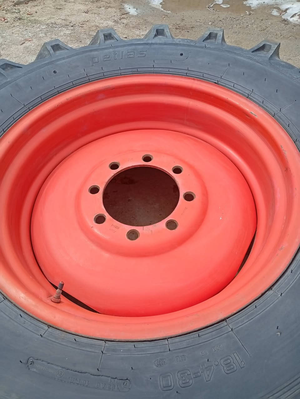 تايرات حاصوده 30البيع انتصال على رقم ***********
