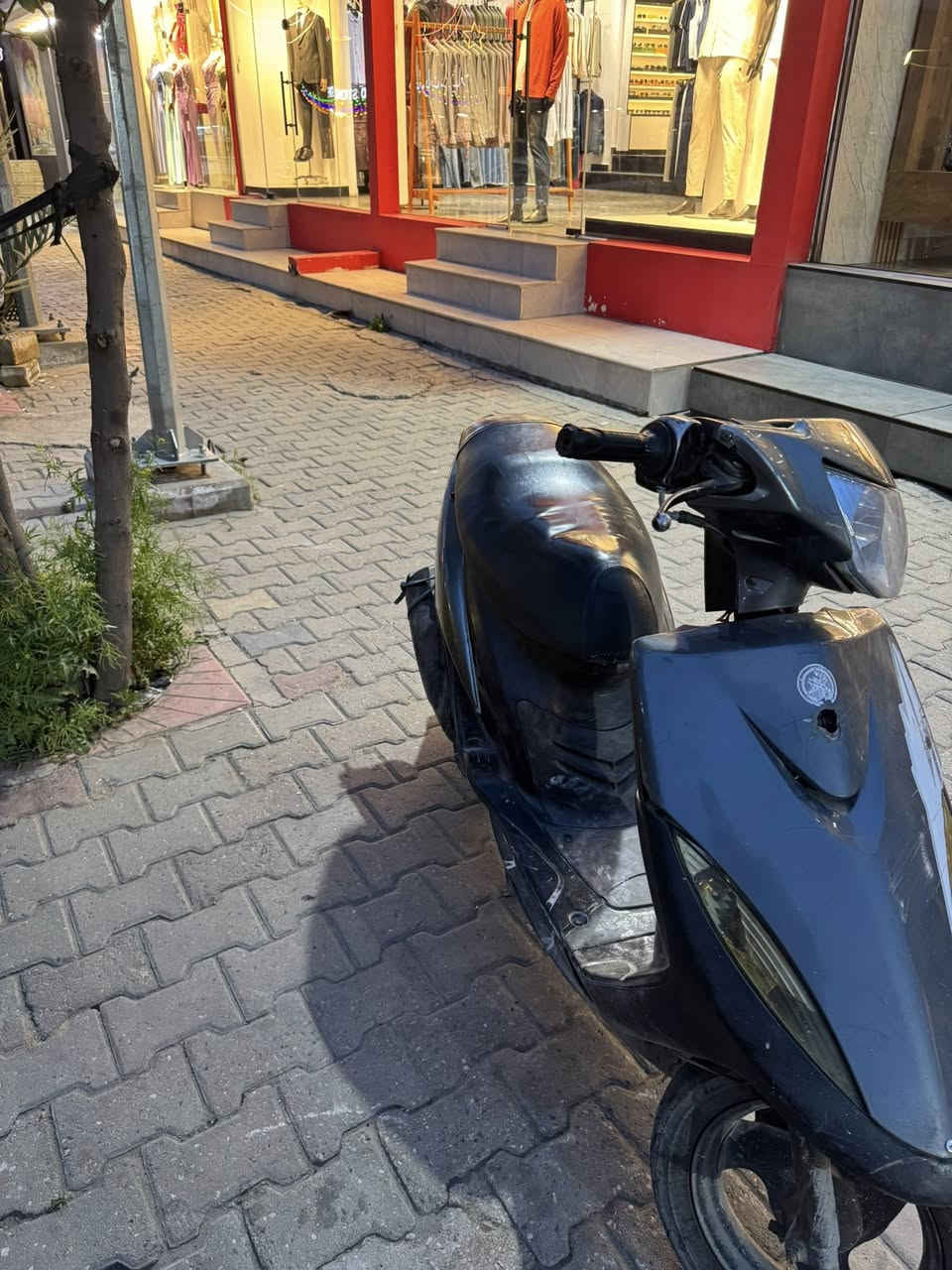 سلام عليكم دراجه ماكس عدله دراجه مكينه زينه الكشر كدامكم دراجه شغاله كلشي مابيه هندر  الرقم ***********
