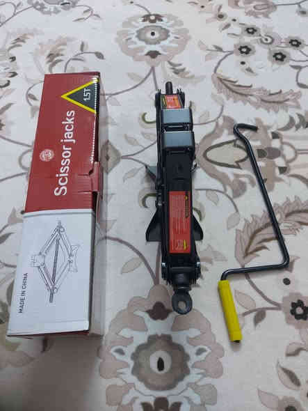 جك سيارة جديد بالكارتون 
1.5 طن 
السعر 15 الف شامل اجور التوصيل 
مكاني بغداد مشتل حي المعلمين 
***********
