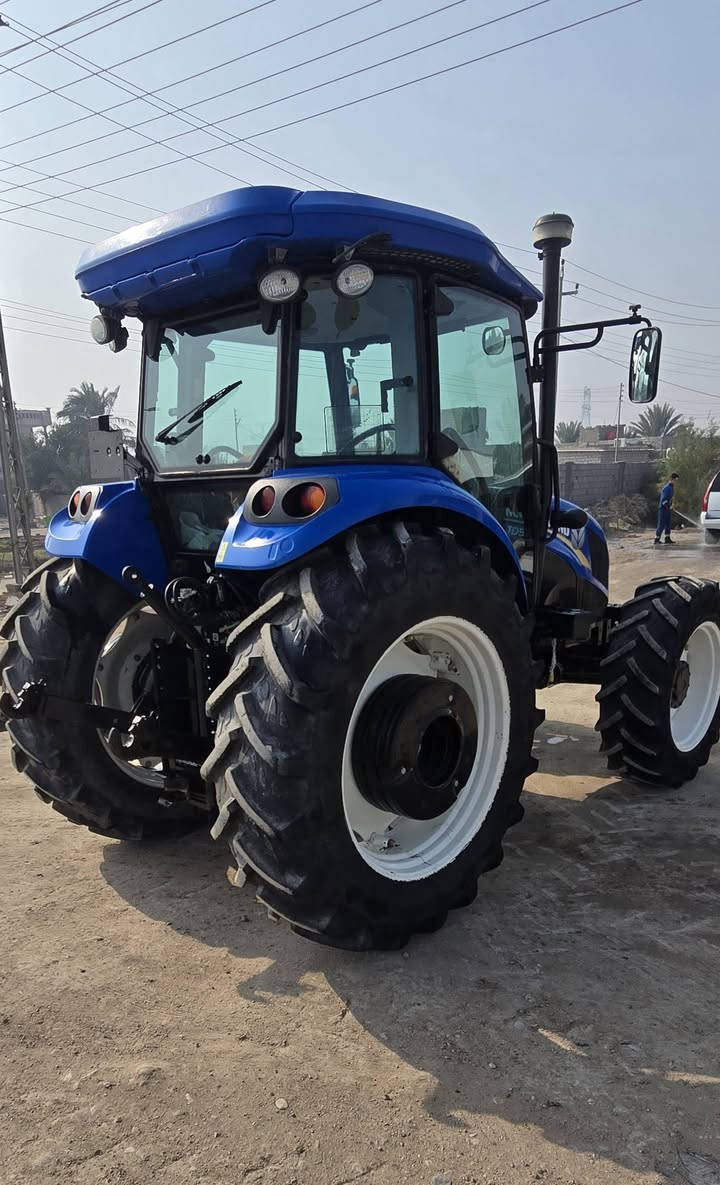 السلام عليكم مكينه جديده نيوهولند تركي للبيع حجم 110موديل 2020السعر 35مليون العنوان البصره قضاء القرنه للإستفسار الاتصال على الرقم ***********
